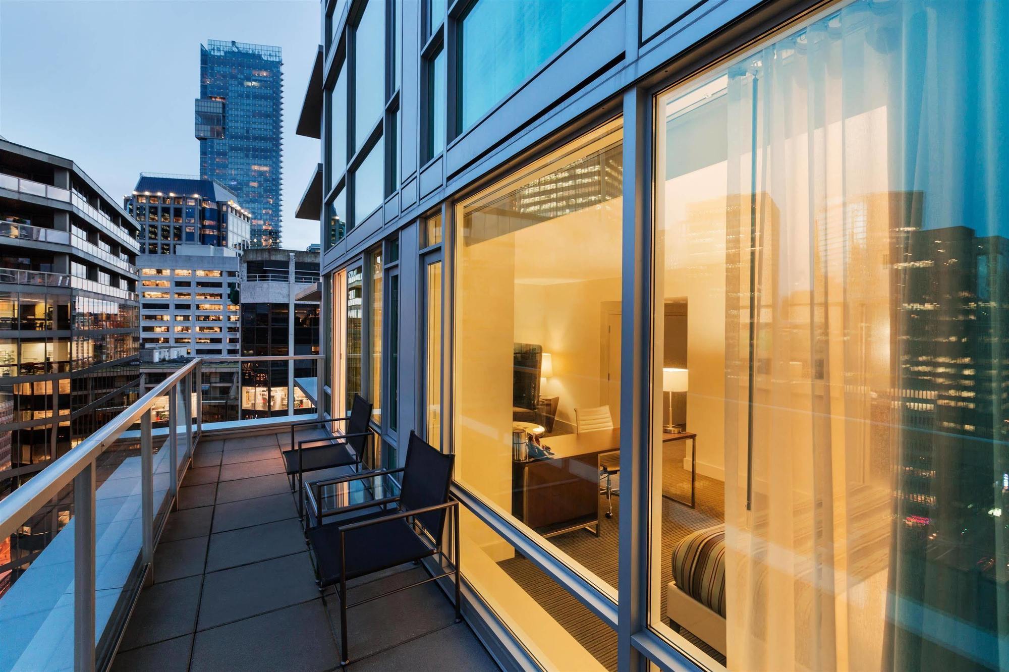 Coast Coal Harbour By Apa 4*